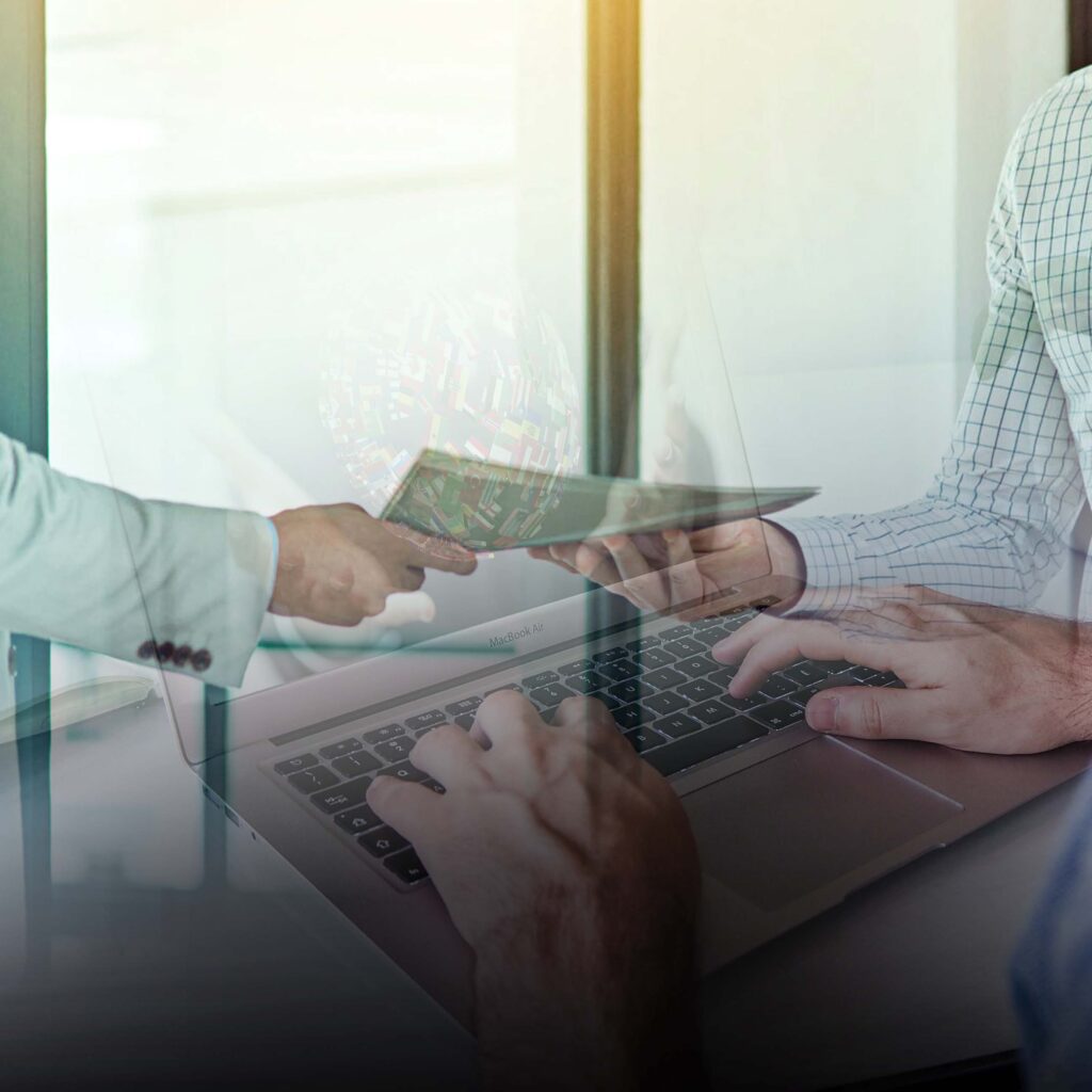 مطلوب مترجمين لقطر